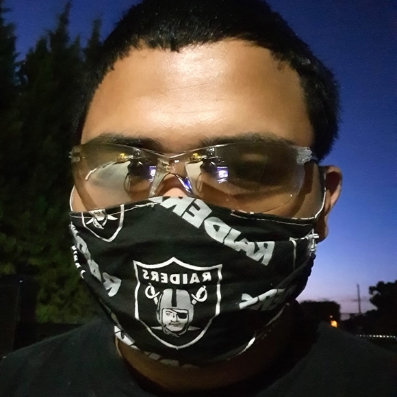 Poshmark profile picture for @extendos